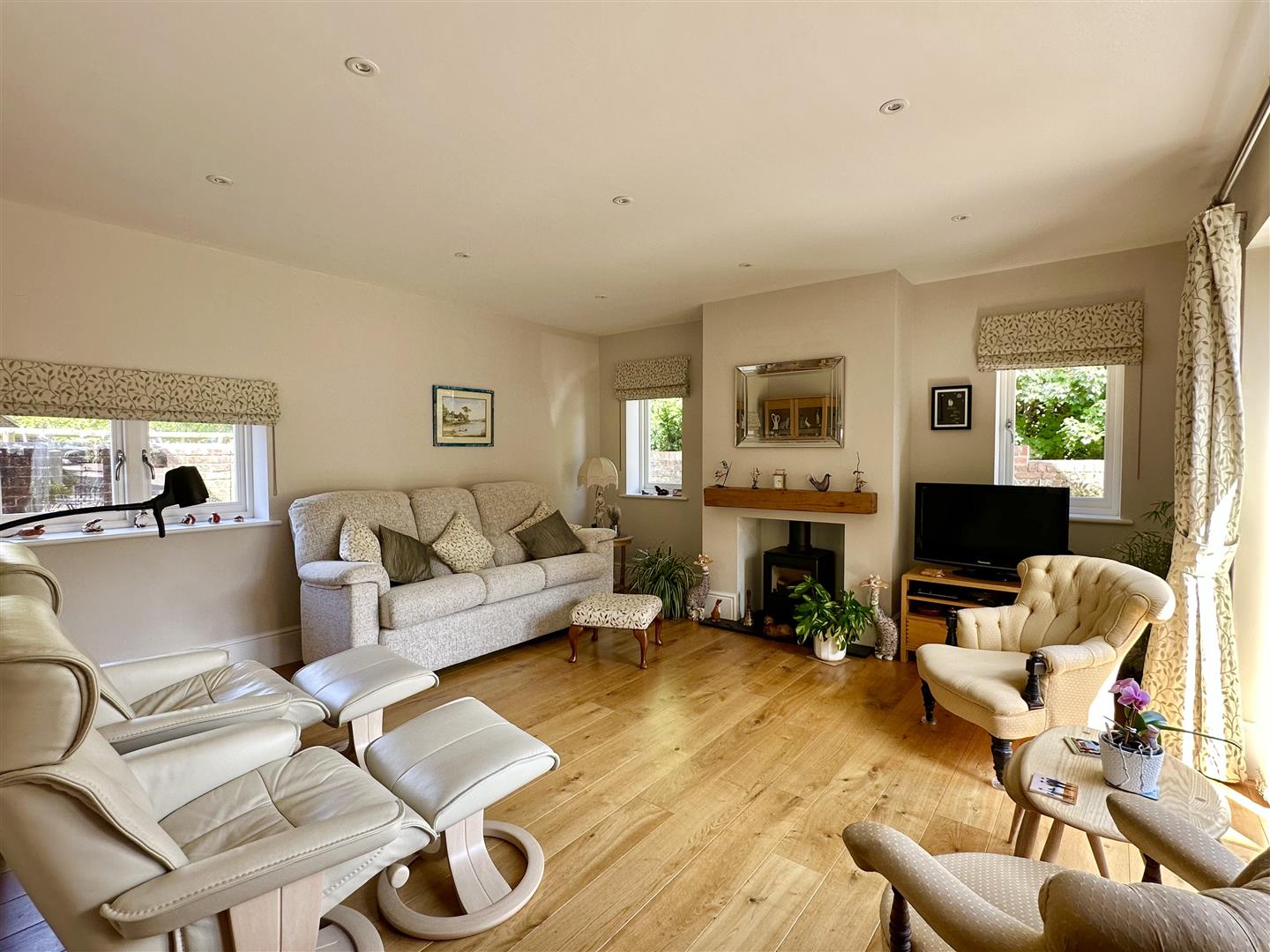 3 bed property in Belle Hill, Bexhill-On-Sea